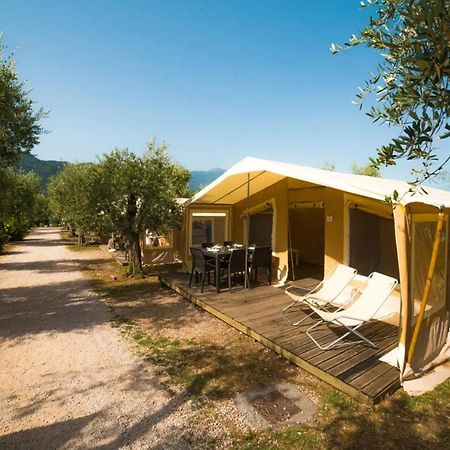 Weekend Glamping Resort San Felice del Benaco Zewnętrze zdjęcie