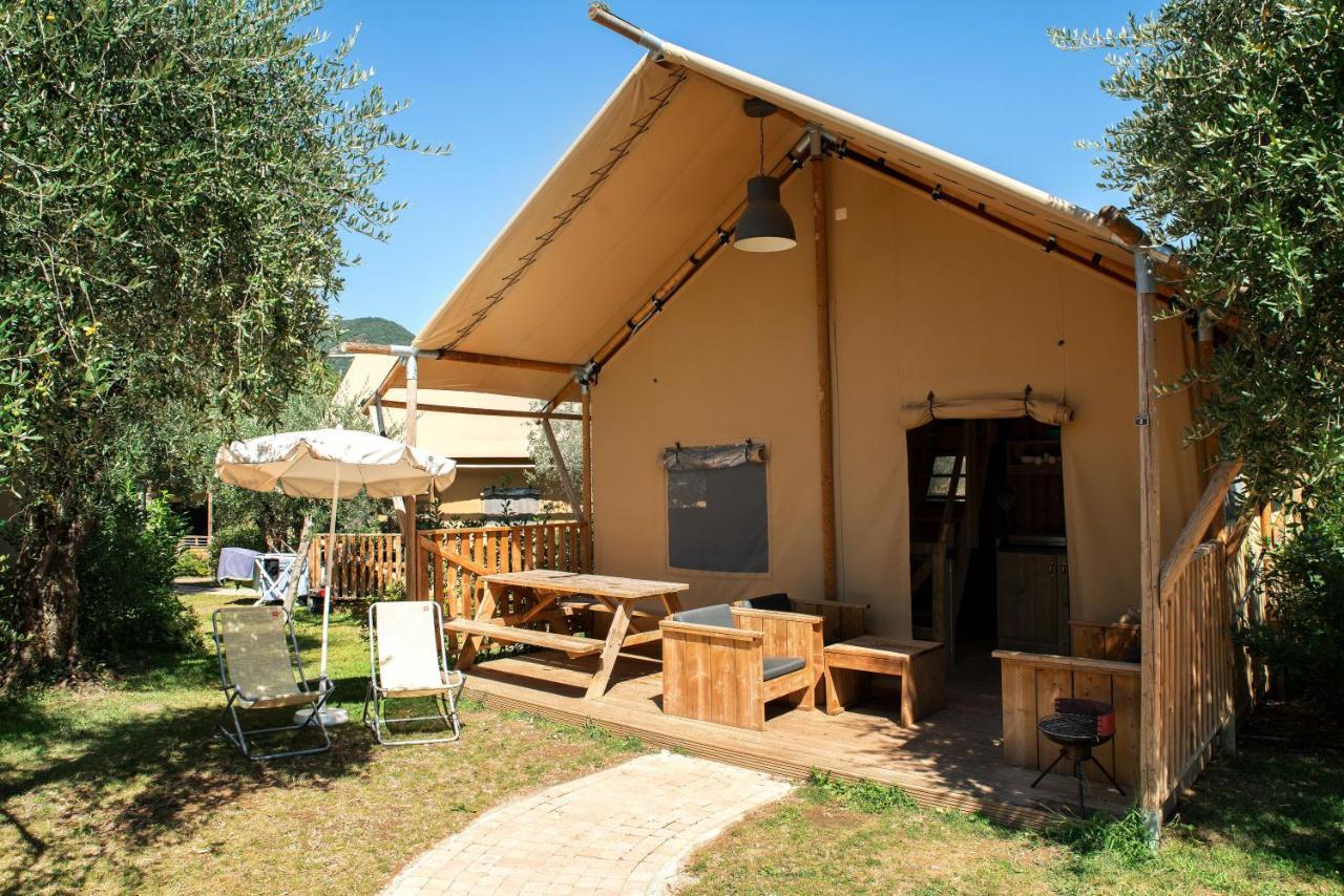 Weekend Glamping Resort San Felice del Benaco Zewnętrze zdjęcie